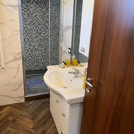 Fiore - Piscina E Idromassaggio * Itri