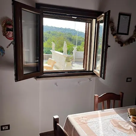 Fiore - Piscina E Idromassaggio * Itri