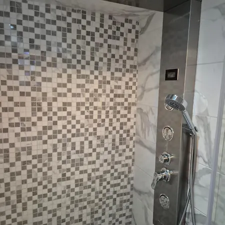 Fiore - Piscina E Idromassaggio